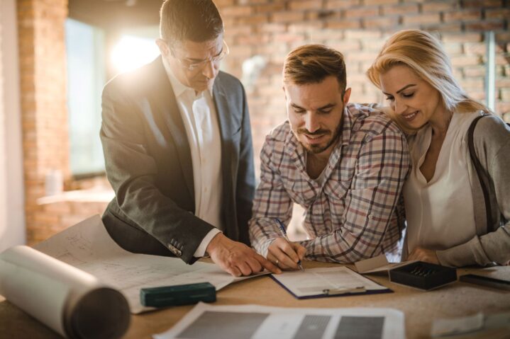 clausius-homeowners-signing-documents