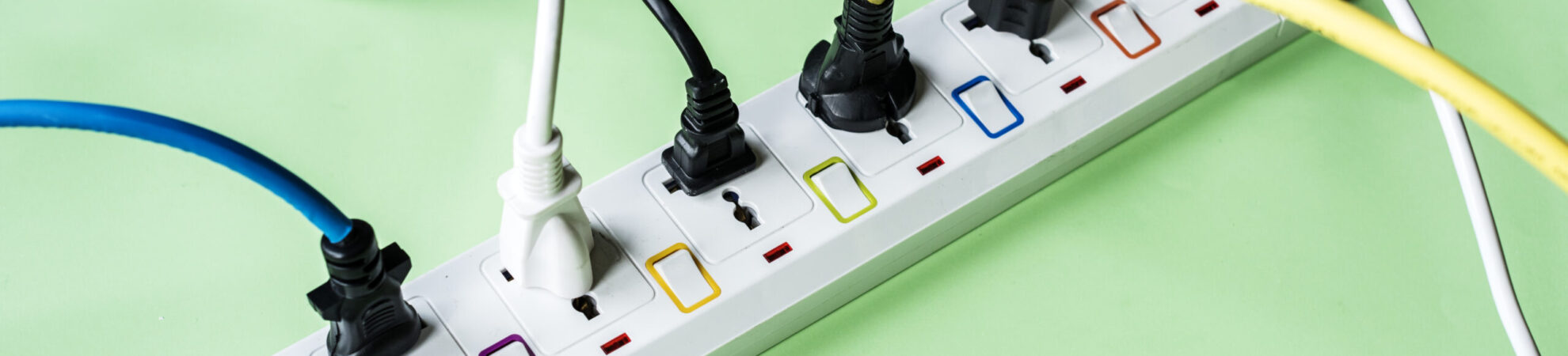 Electricity power supply plug and outlet