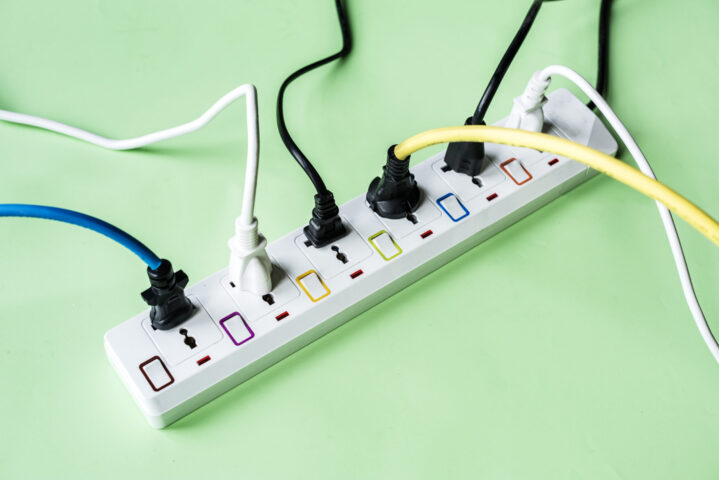 Electricity power supply plug and outlet