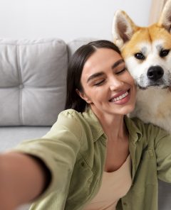 lifestyle-person-creating-content-with-their-pet