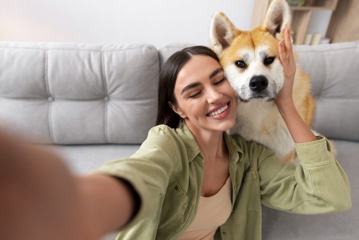 lifestyle-person-creating-content-with-their-pet